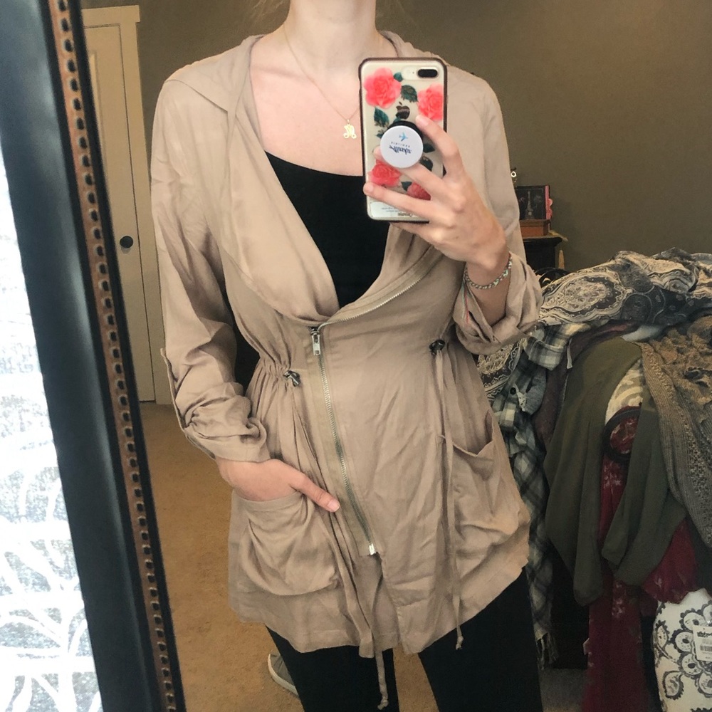 Lightweight jacket - Picture 3 of 8